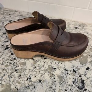 LIKE NEW Women's Dansko Bel Oiled Brown Leather Clogs Mule Slip On Size 39